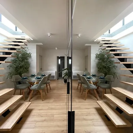 Square Luxury Penthouse شقة تيرانا