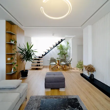 Square Luxury Penthouse شقة