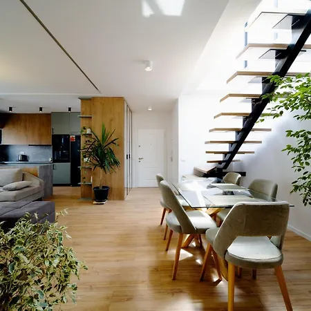アパート Square Luxury Penthouse ティラナ
