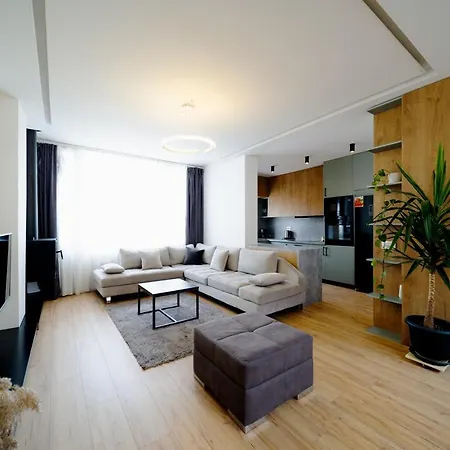 Square Luxury Penthouse شقة *