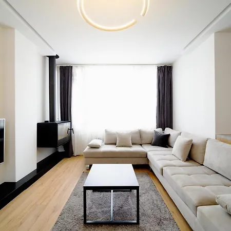 Square Luxury Penthouse شقة *