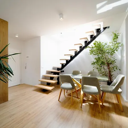Square Luxury Penthouse شقة تيرانا