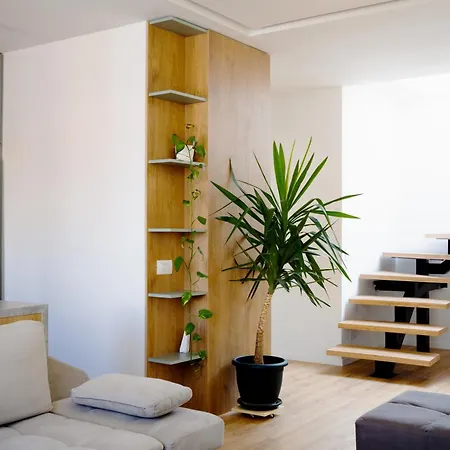 Square Luxury Penthouse تيرانا