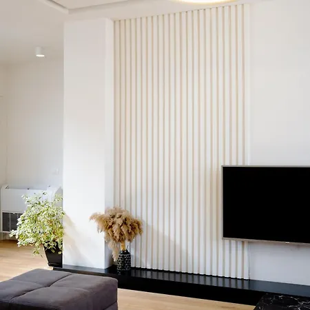 Square Luxury Penthouse تيرانا