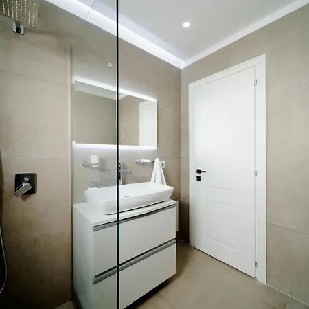 Square Luxury Penthouse شقة *