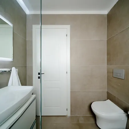 Square Luxury Penthouse تيرانا