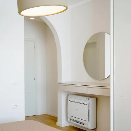 Square Luxury Penthouse تيرانا