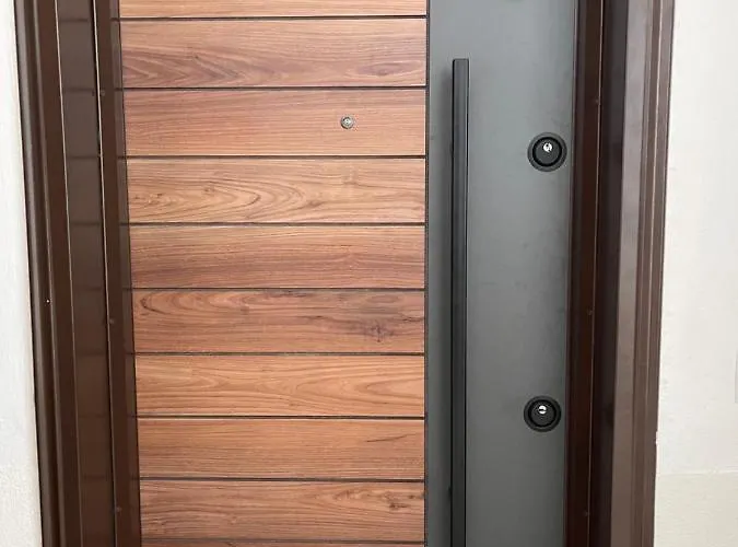 Square Luxury Penthouse 地拉那