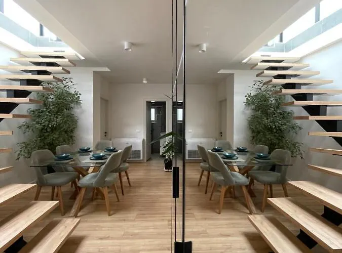 Square Luxury Penthouse 公寓 地拉那