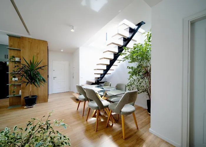 Square Luxury Penthouse * 地拉那