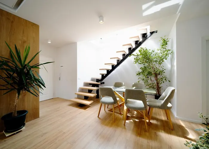 Square Luxury Penthouse 公寓 地拉那