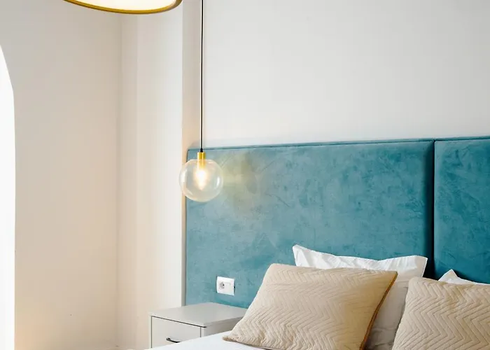 Square Luxury Penthouse * 地拉那