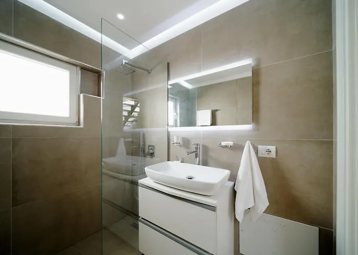 Square Luxury Penthouse 公寓 地拉那