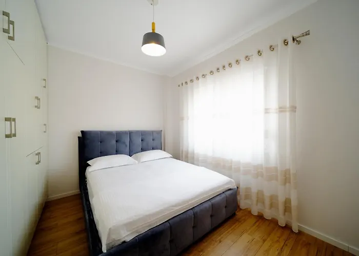 Square Luxury Penthouse * 地拉那