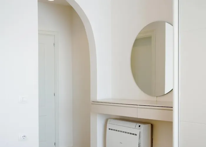 Square Luxury Penthouse 地拉那
